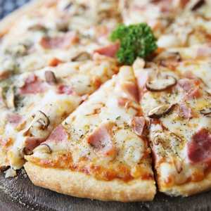 Ham and Mushroom pizza
